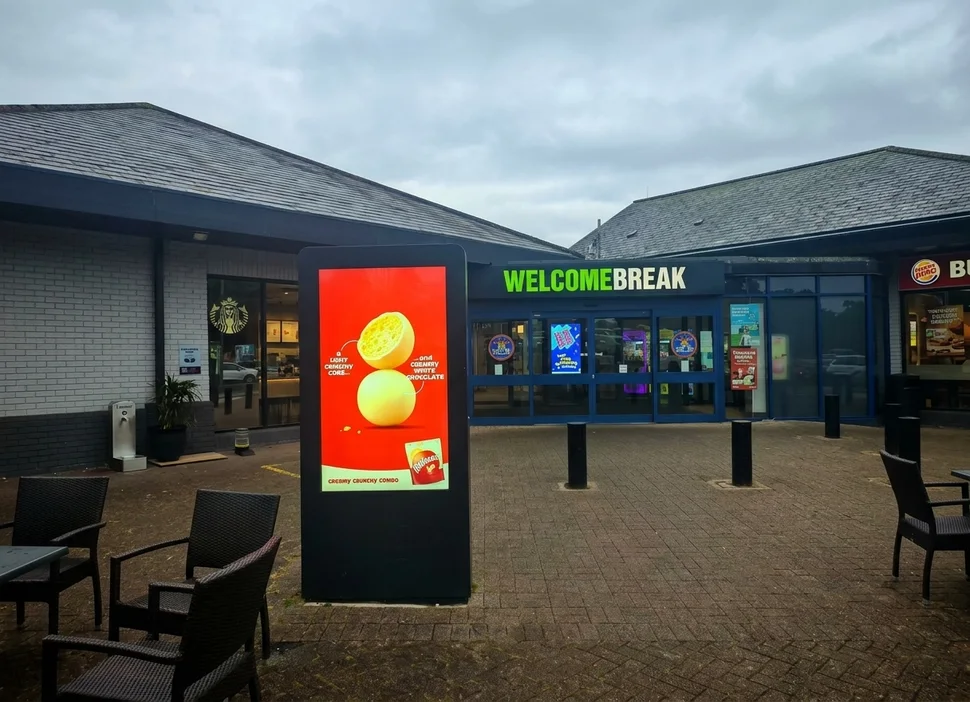 How Lumi Link LL-HBS Series 3000-Nit Outdoor LCD Displays Transform UK Highway Service Hubs — project photo