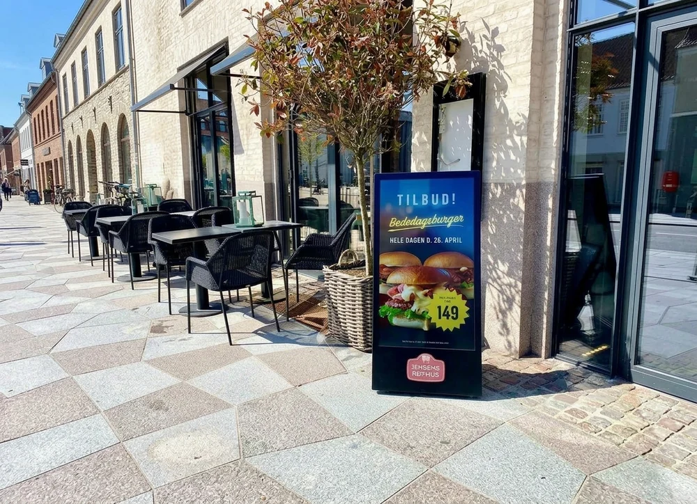 43-Inch Battery-Powered Outdoor Digital A-Board Drives Sidewalk Foot