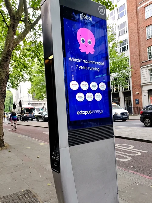 London Global Smart Phone Booth Advertising Display - High Brightness LCD Installation