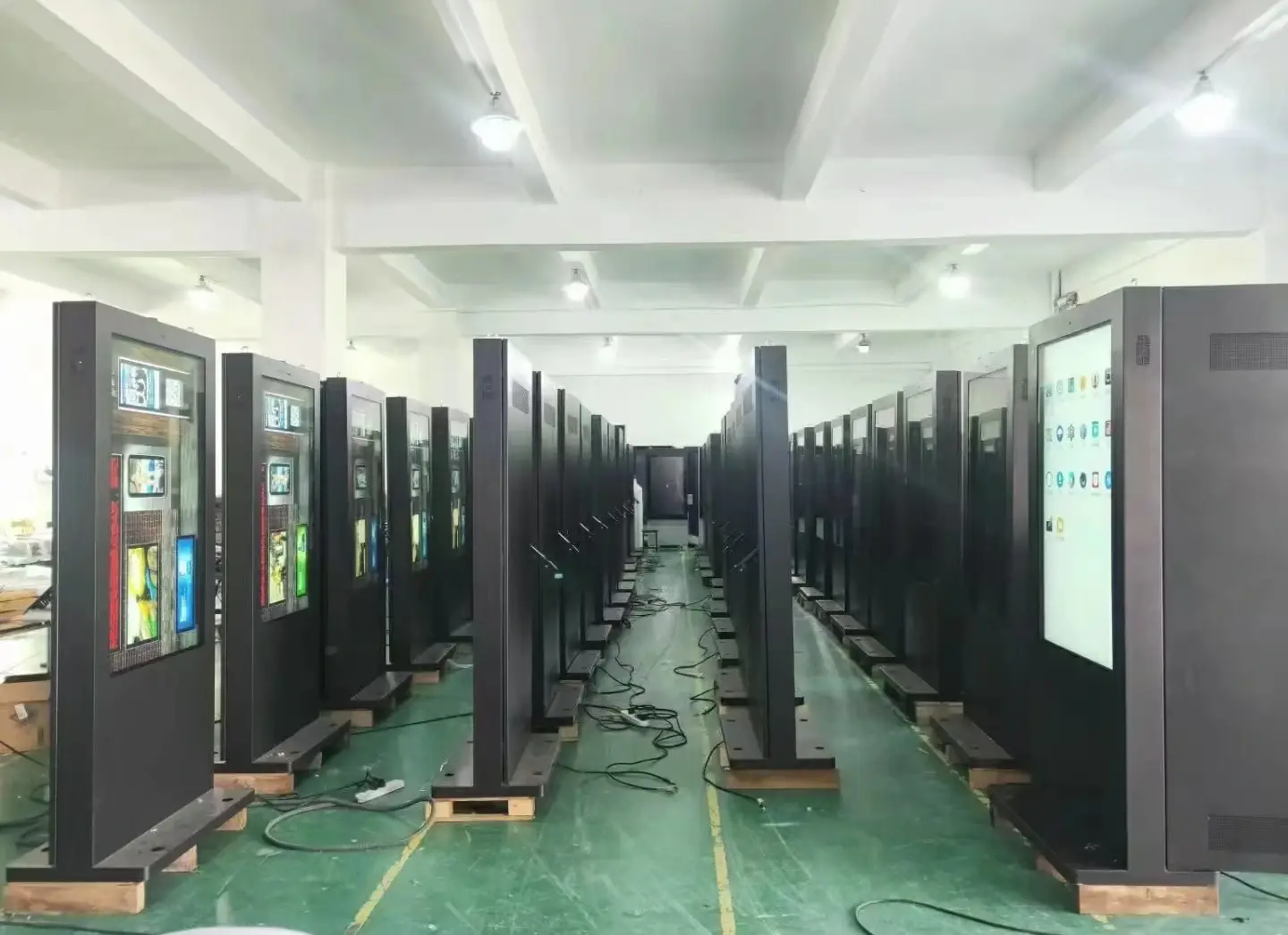 Outdoor advertising screen factory assembly line - High Brightness Display Factory Equipment