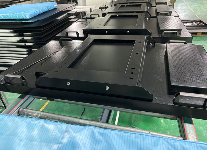 Outdoor LCD advertising display production workshop