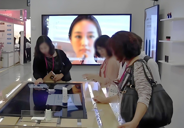 Retail Digital Interactive Table for Showrooms